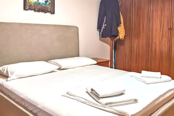 Shtepi me qera Apartament ne Tirane, 2+1, Mobilimi E mobiluar, Pagesa 700  Euro.