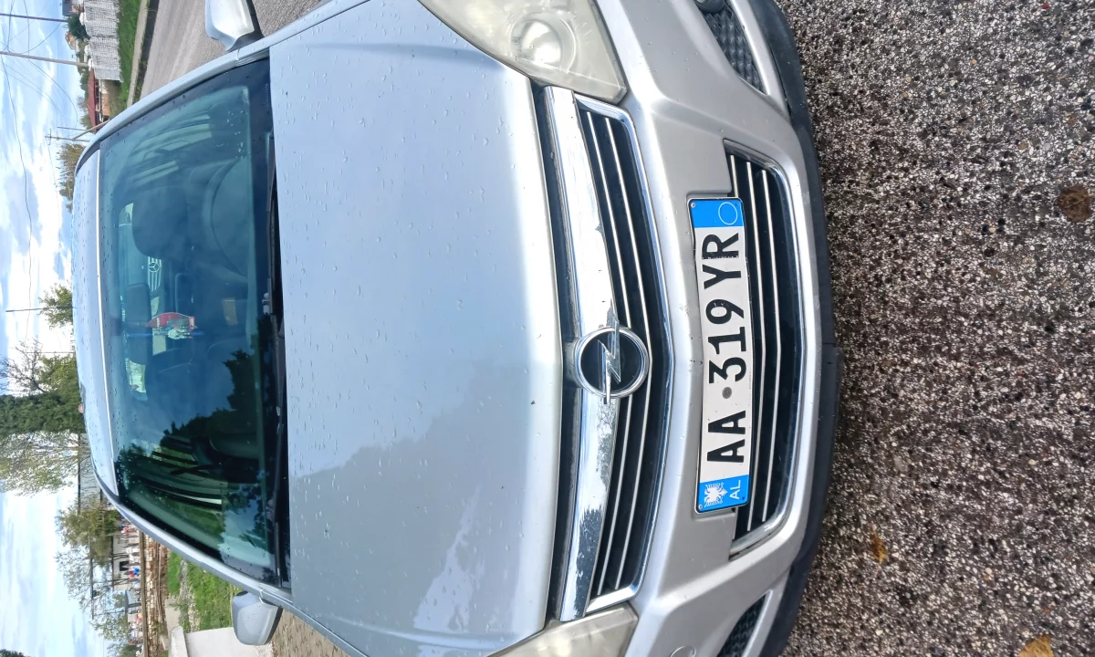 Auto in Vendita a Berat, Opel, 2007 Diesel,Kambio Manual Pagamento 2,500  Euro.