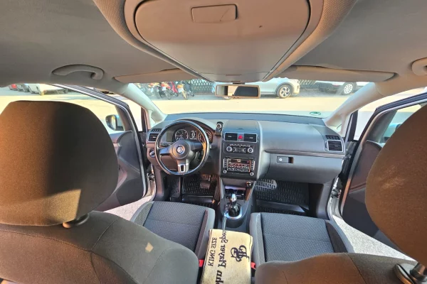 Auto in Vendita a Fier, Volkswagen, 2011 Diesel,Kambio Automatik Pagamento 7,000  Euro.