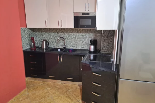 Shtepi me qera Apartament ne Tirane, 2+1, Mobilimi E mobiluar, Pagesa 350  Euro.