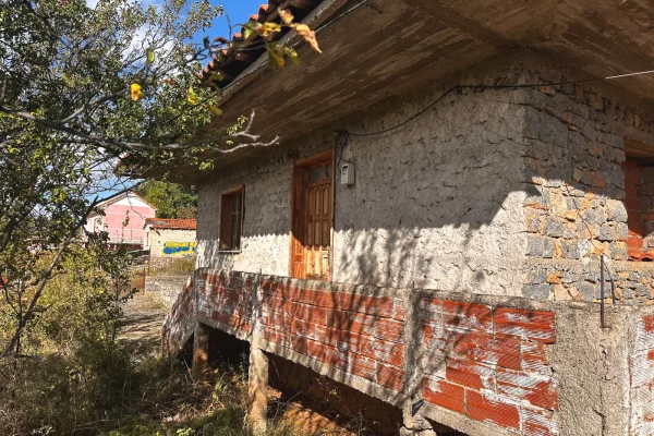 Shtepi ne shitje Shtepi Private ne Pogradec, 1+1, Mobilimi Bosh, pa mobiluar, Pagesa 170,000  Euro.