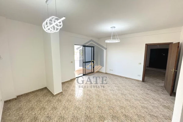 Appartamento in vendita a Durazzo 2+1, Vuoto