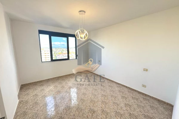 Appartamento in vendita a Durazzo 2+1, Vuoto