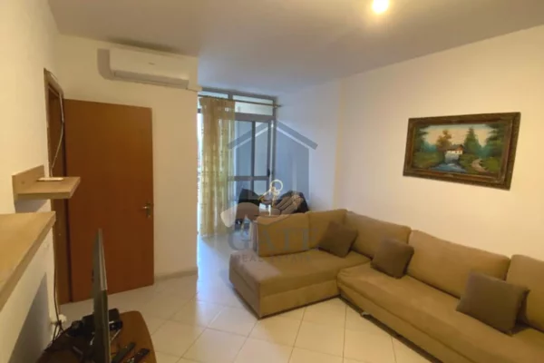 Shtepi me qera Apartament ne Durres, 1+1, Mobilimi E mobiluar, Pagesa 250  Euro.