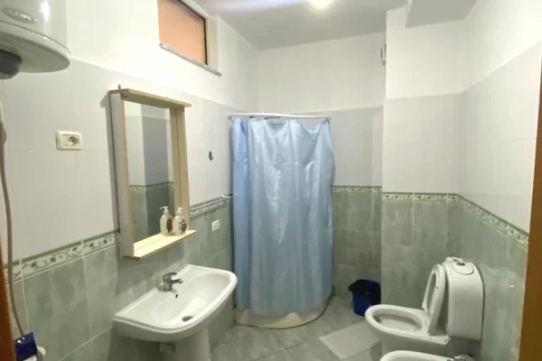 Shtepi me qera Apartament ne Durres, 1+1, Mobilimi E mobiluar, Pagesa 250  Euro.