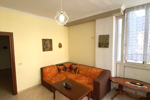 Shtepi me qera Apartament ne Durres, 1+1, Mobilimi E mobiluar, Pagesa 250  Euro.