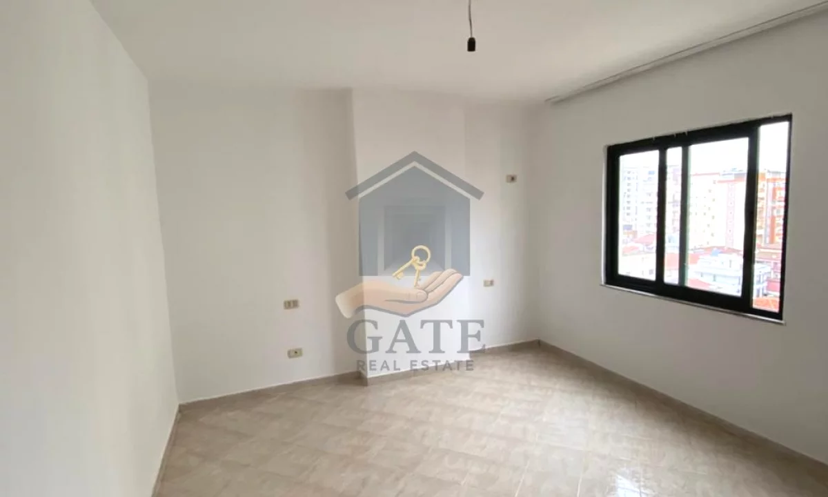 Appartamento in vendita a Durazzo 2+1, Vuoto