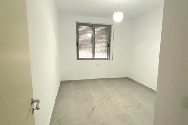 Shtepi me qera Apartament ne Durres, 2+1, Mobilimi E mobiluar, Pagesa 40,000  Leke.