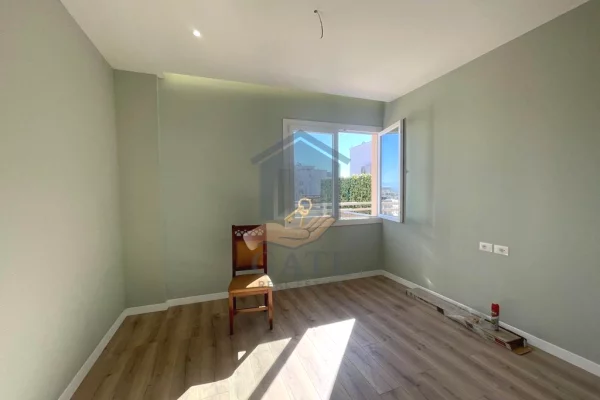 Appartamento in vendita a Durazzo 2+1, Vuoto