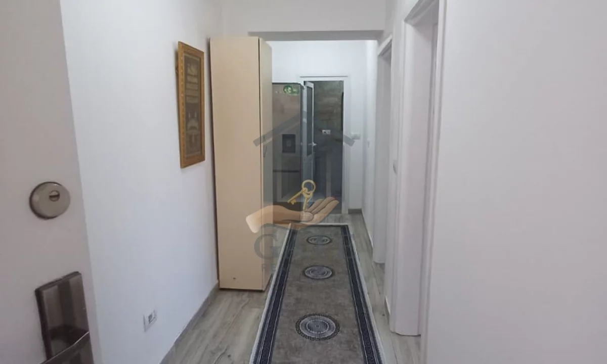 Shtepi me qera Apartament ne Durres, 2+1, Mobilimi E mobiluar, Pagesa 300  Euro.