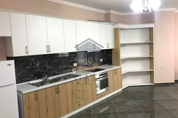 Appartamento in vendita a Durazzo 2+1, Arredato