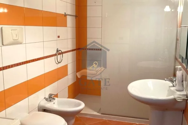 Shtepi me qera Apartament ne Durres, 2+1, Mobilimi E mobiluar, Pagesa 1,000  Euro.