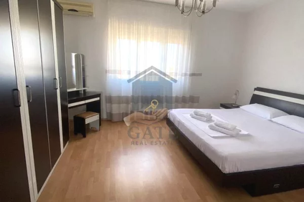 Shtepi me qera Apartament ne Durres, 2+1, Mobilimi E mobiluar, Pagesa 1,000  Euro.