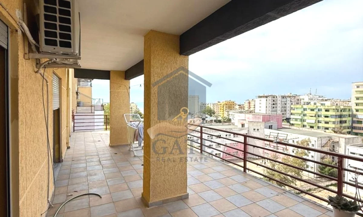 Shtepi ne shitje Apartament ne Durres, 2+1, Mobilimi E mobiluar, Pagesa 165,000  Euro.