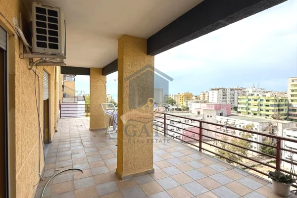 Shtepi ne shitje Apartament ne Durres, 2+1, Mobilimi E mobiluar, Pagesa 165,000  Euro.