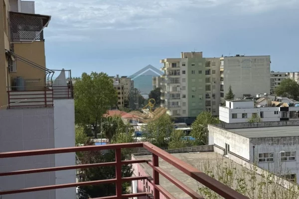 Shtepi ne shitje Apartament ne Durres, 2+1, Mobilimi E mobiluar, Pagesa 165,000  Euro.