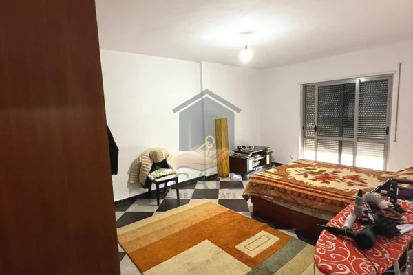 Shtepi ne shitje Apartament ne Durres, 2+1, Mobilimi E mobiluar, Pagesa 165,000  Euro.