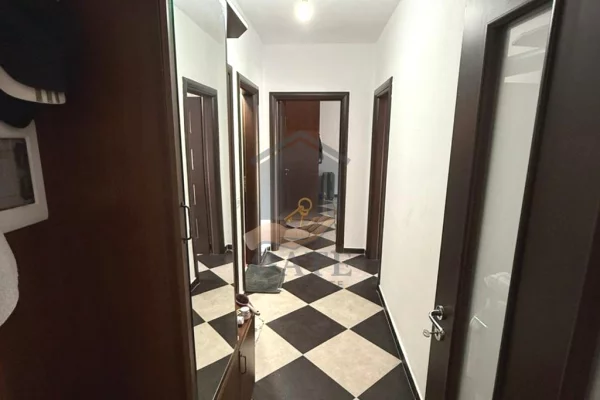 Shtepi ne shitje Apartament ne Durres, 2+1, Mobilimi E mobiluar, Pagesa 165,000  Euro.