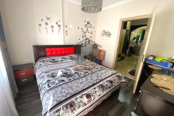 Shtepi ne shitje Apartament ne Durres, 3+1, Mobilimi E mobiluar, Pagesa 155,000  Euro.