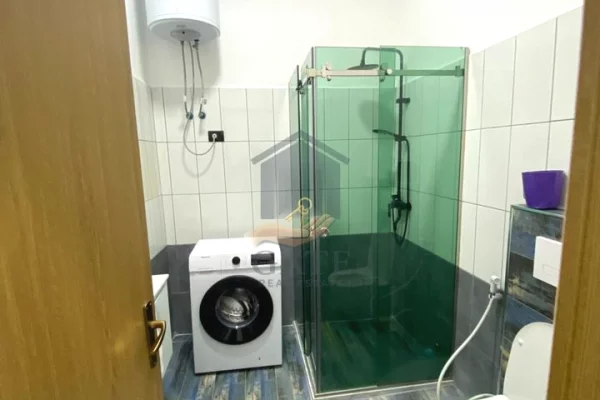 Shitet apartament 2+1 në Shkëmbin e Kavajës – Krahu i Shinave