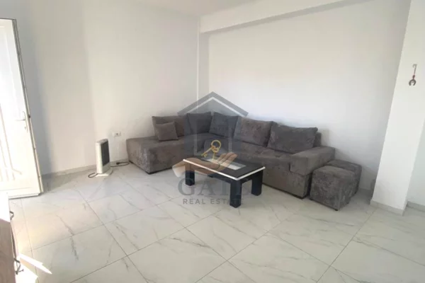 Shtepi me qera Shtepi Private ne Durres, 2+1, Mobilimi E mobiluar, Pagesa 250  Euro.