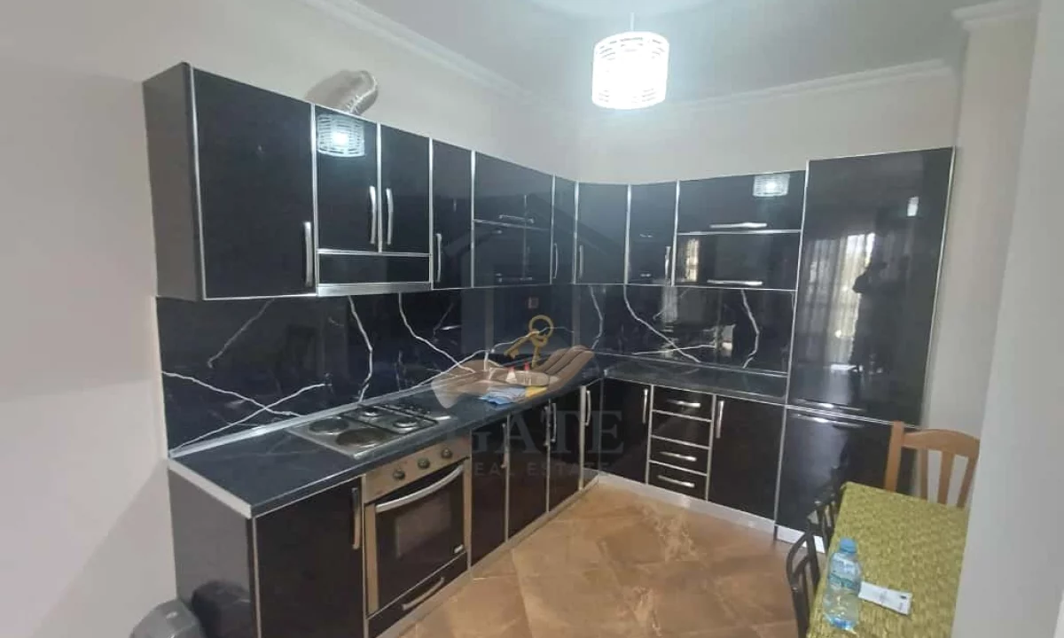 Shtepi ne shitje Apartament ne Durres, 2+1, Mobilimi E mobiluar, Pagesa 125,000  Euro.