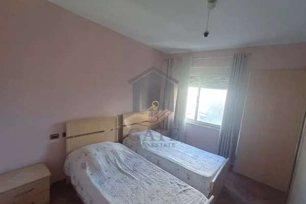 Shtepi ne shitje Apartament ne Durres, 2+1, Mobilimi E mobiluar, Pagesa 125,000  Euro.