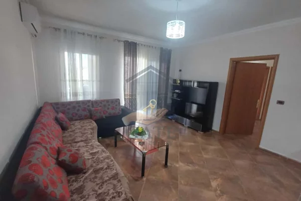 Shtepi ne shitje Apartament ne Durres, 2+1, Mobilimi E mobiluar, Pagesa 125,000  Euro.