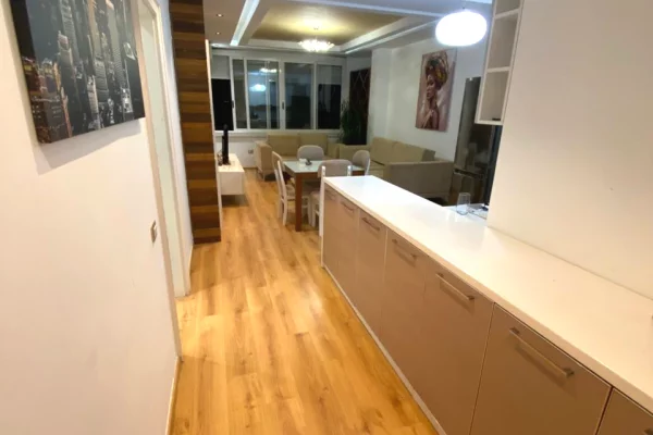 Appartamento in vendita a Durazzo 2+1, Arredato