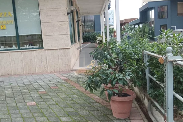 Ambient biznesi me qera 2+1 ne Durres - 1,700 Euro