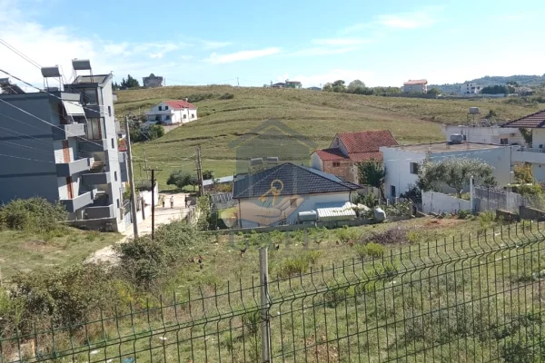 Truall ose Toke ne Durres - 47,000 Euro