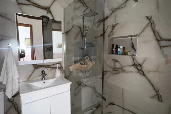 Shtepi ne shitje Apartament ne Durres, 1+1, Mobilimi E mobiluar, Pagesa 105,000  Euro.