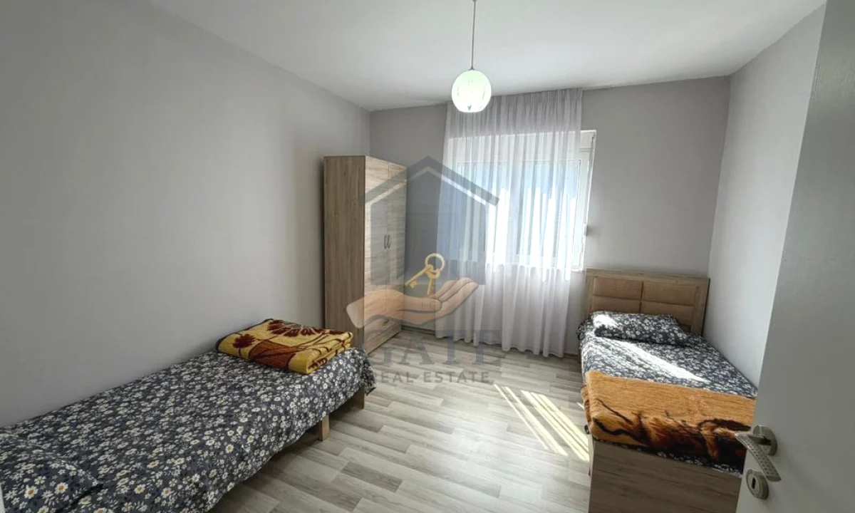 Shtepi ne shitje Apartament ne Durres, 2+1, Mobilimi E mobiluar, Pagesa 90,000  Euro.