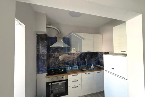 Shtepi ne shitje Apartament ne Durres, 2+1, Mobilimi E mobiluar, Pagesa 90,000  Euro.