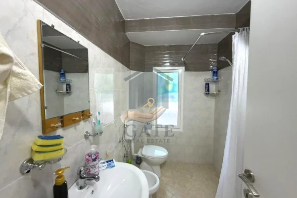 Shtepi ne shitje Apartament ne Durres, 2+1, Mobilimi E mobiluar, Pagesa 90,000  Euro.