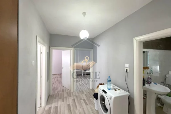 Shtepi ne shitje Apartament ne Durres, 2+1, Mobilimi E mobiluar, Pagesa 90,000  Euro.