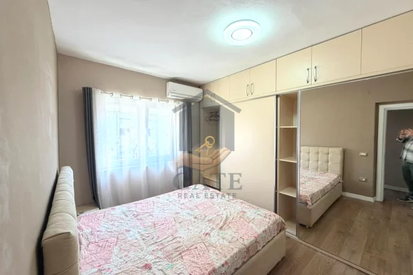 Shtepi ne shitje Apartament ne Durres, 2+1, Mobilimi E mobiluar, Pagesa 125,000  Euro.