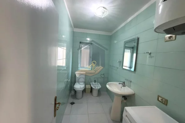 Shtepi ne shitje Apartament ne Durres, 2+1, Mobilimi E mobiluar, Pagesa 125,000  Euro.