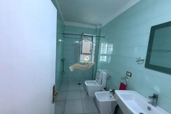 Shtepi ne shitje Apartament ne Durres, 2+1, Mobilimi E mobiluar, Pagesa 125,000  Euro.