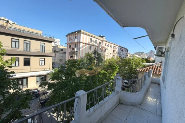 Shtepi ne shitje Apartament ne Durres, 2+1, Mobilimi E mobiluar, Pagesa 125,000  Euro.