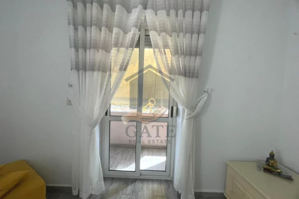 Shtepi ne shitje Apartament ne Durres, 1+1, Mobilimi E mobiluar, Pagesa 180,000  Euro.