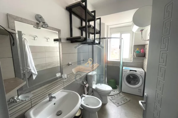 Shtepi ne shitje Apartament ne Durres, 1+1, Mobilimi E mobiluar, Pagesa 180,000  Euro.