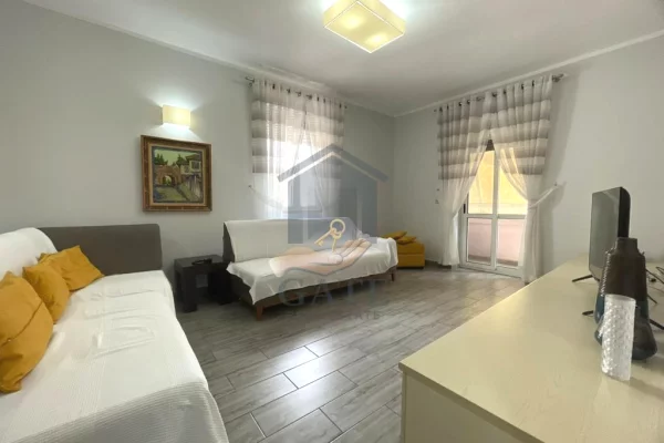 Shtepi ne shitje Apartament ne Durres, 1+1, Mobilimi E mobiluar, Pagesa 180,000  Euro.
