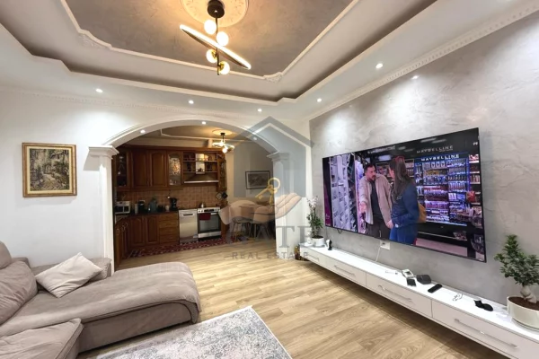 Shtepi ne shitje Apartament ne Durres, 2+1, Mobilimi E mobiluar, Pagesa 180,000  Euro.