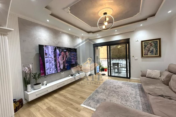 Shtepi ne shitje Apartament ne Durres, 2+1, Mobilimi E mobiluar, Pagesa 180,000  Euro.