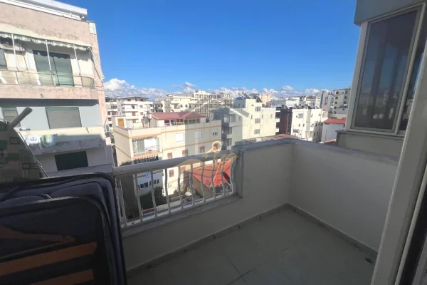 Shtepi ne shitje Apartament ne Durres, Garsoniere, Mobilimi E mobiluar, Pagesa 55,000  Euro.