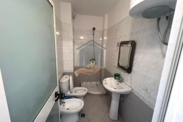 Shtepi ne shitje Apartament ne Durres, Garsoniere, Mobilimi E mobiluar, Pagesa 55,000  Euro.