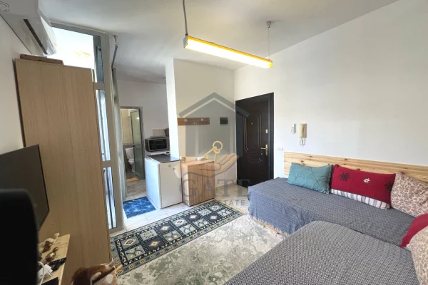 Shtepi ne shitje Apartament ne Durres, Garsoniere, Mobilimi E mobiluar, Pagesa 60,000  Euro.