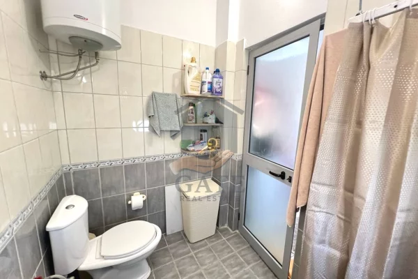 Shtepi ne shitje Apartament ne Durres, Garsoniere, Mobilimi E mobiluar, Pagesa 60,000  Euro.