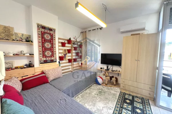 Shtepi ne shitje Apartament ne Durres, Garsoniere, Mobilimi E mobiluar, Pagesa 60,000  Euro.